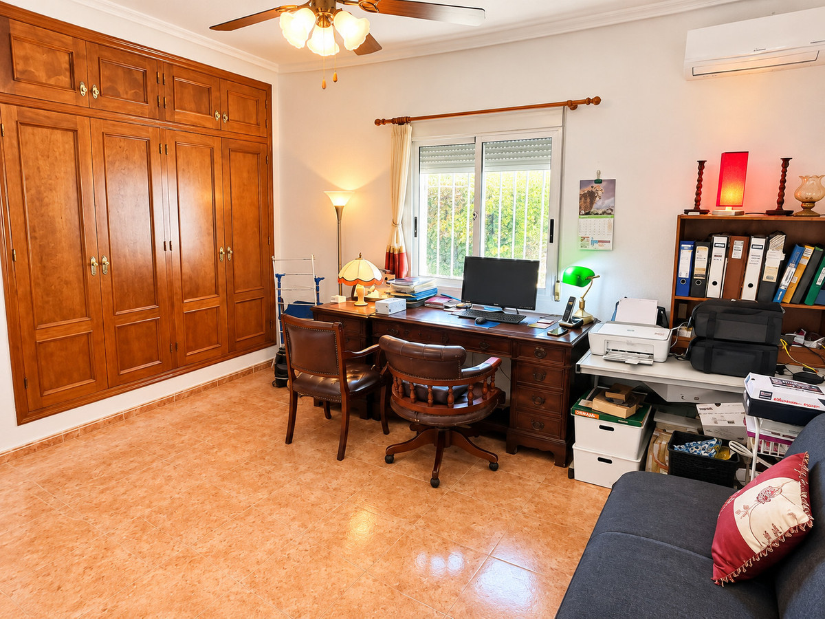 For sale - 3 Bedroom 2 Bathroom House - Finca - Cortijo in Orihuela - Orihuela Centro  - Alicante