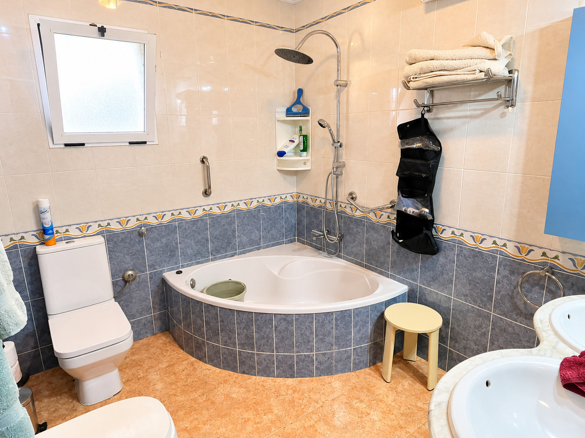 For sale - 3 Bedroom 2 Bathroom House - Finca - Cortijo in Orihuela - Orihuela Centro  - Alicante