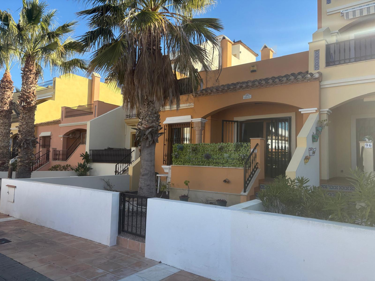 For sale - 3 Bedroom 2 Bathroom House - Townhouse in Algorfa - La Finca Golf  - Alicante