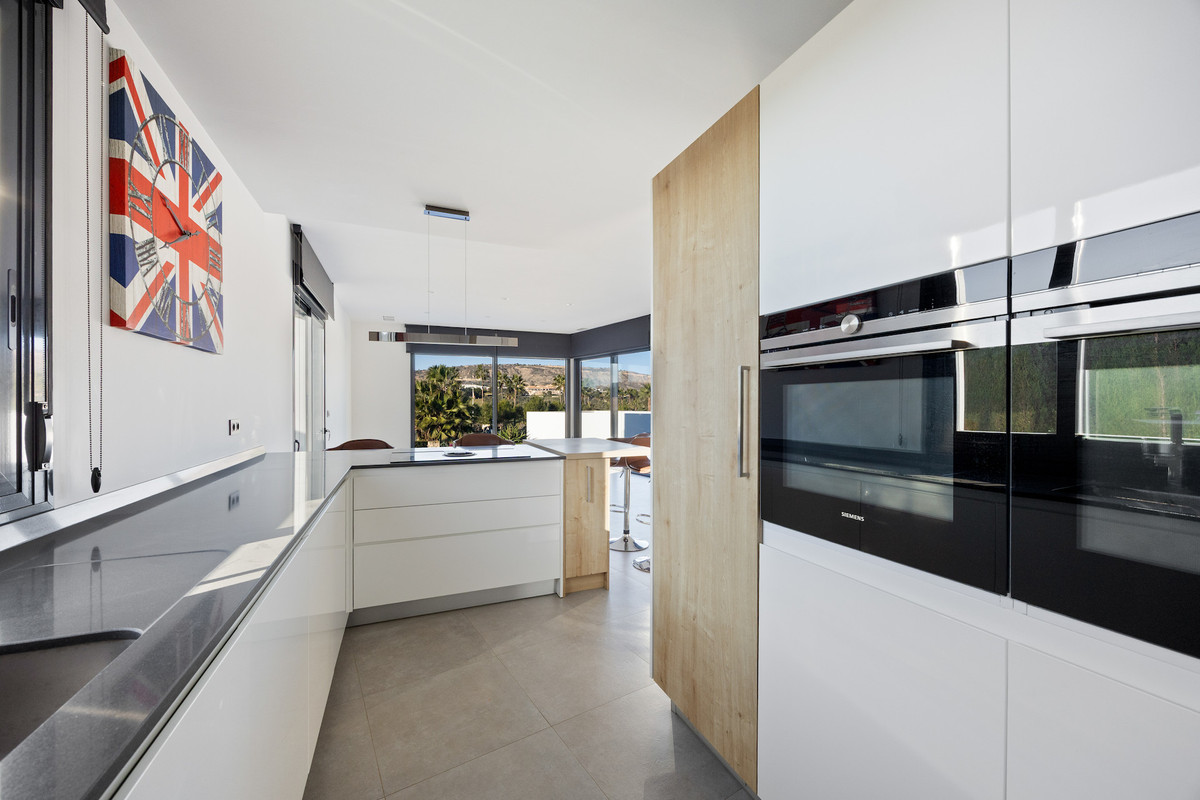 For sale - 4 Bedroom 3 Bathroom House - Detached Villa in Algorfa - La Finca Golf  - Alicante