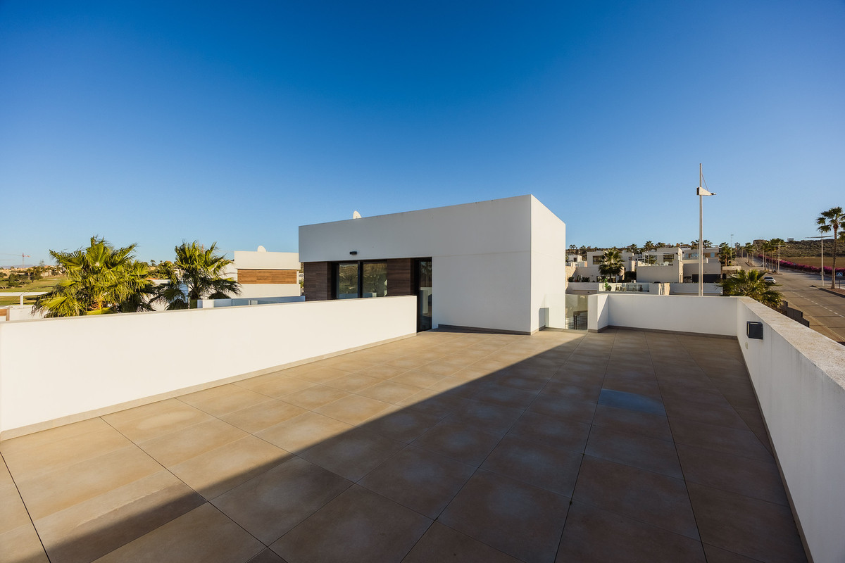 For sale - 4 Bedroom 3 Bathroom House - Detached Villa in Algorfa - La Finca Golf  - Alicante
