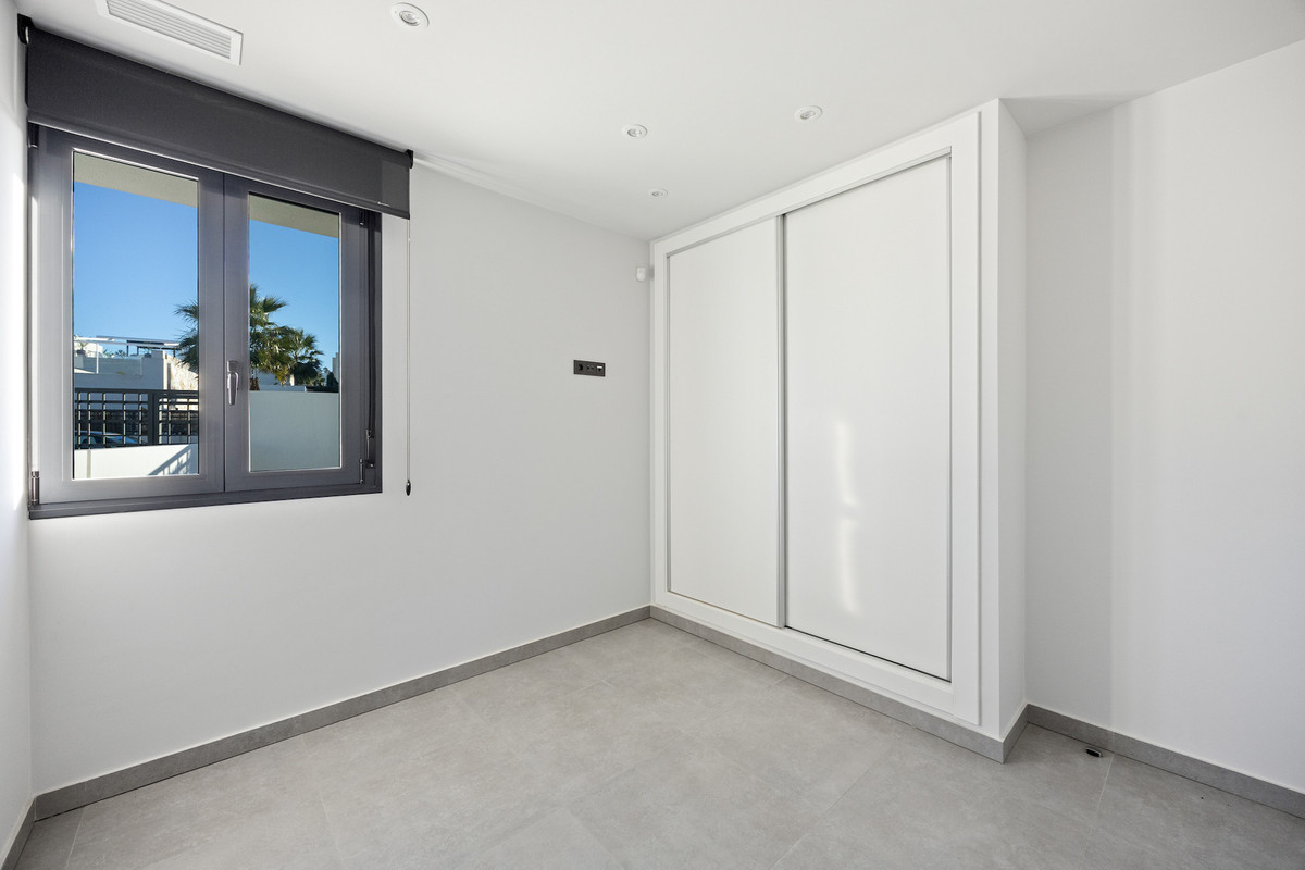 For sale - 4 Bedroom 3 Bathroom House - Detached Villa in Algorfa - La Finca Golf  - Alicante