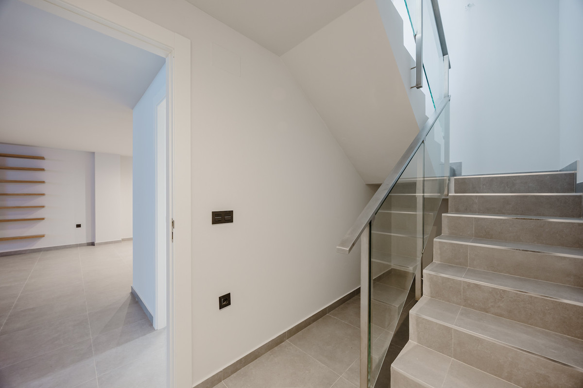 For sale - 4 Bedroom 3 Bathroom House - Detached Villa in Algorfa - La Finca Golf  - Alicante