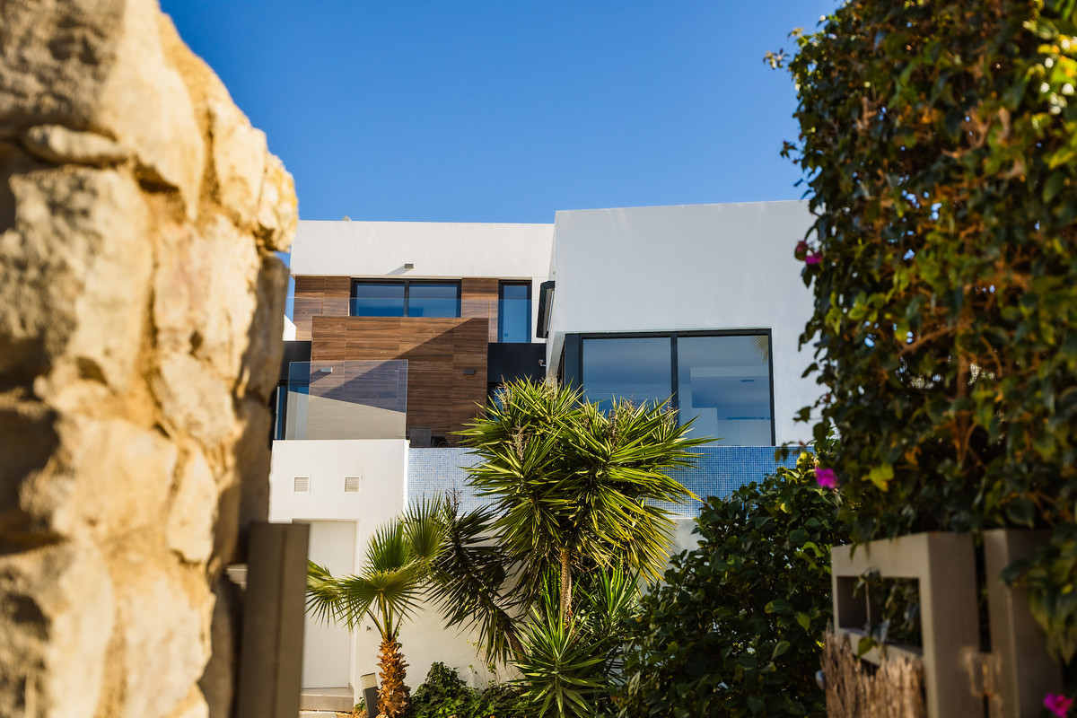 For sale - 4 Bedroom 3 Bathroom House - Detached Villa in Algorfa - La Finca Golf  - Alicante