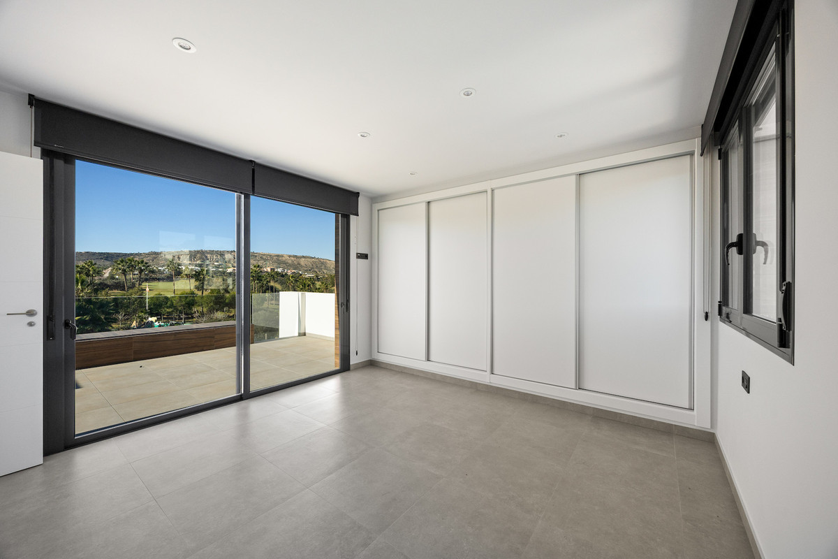 For sale - 4 Bedroom 3 Bathroom House - Detached Villa in Algorfa - La Finca Golf  - Alicante