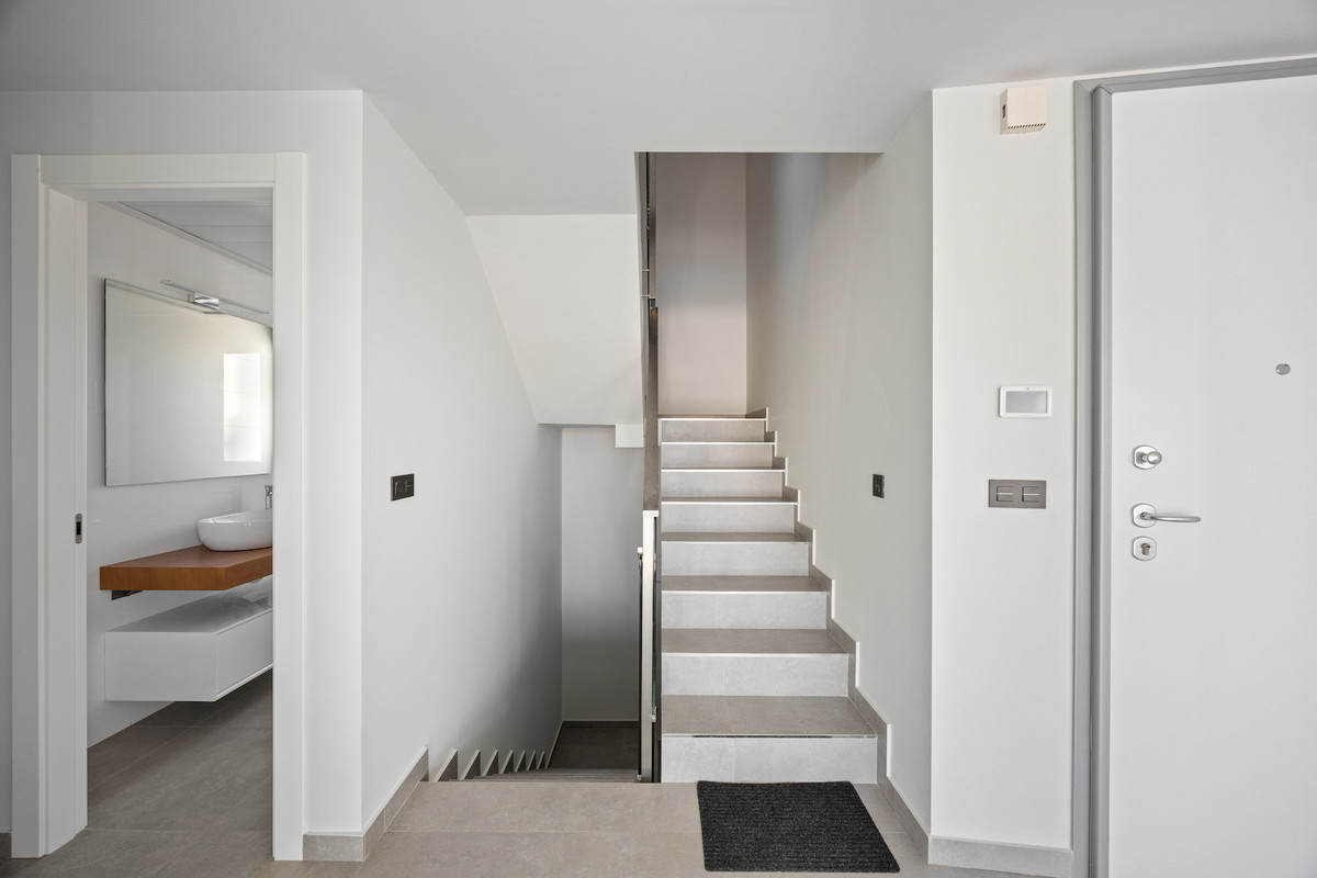 For sale - 4 Bedroom 3 Bathroom House - Detached Villa in Algorfa - La Finca Golf  - Alicante