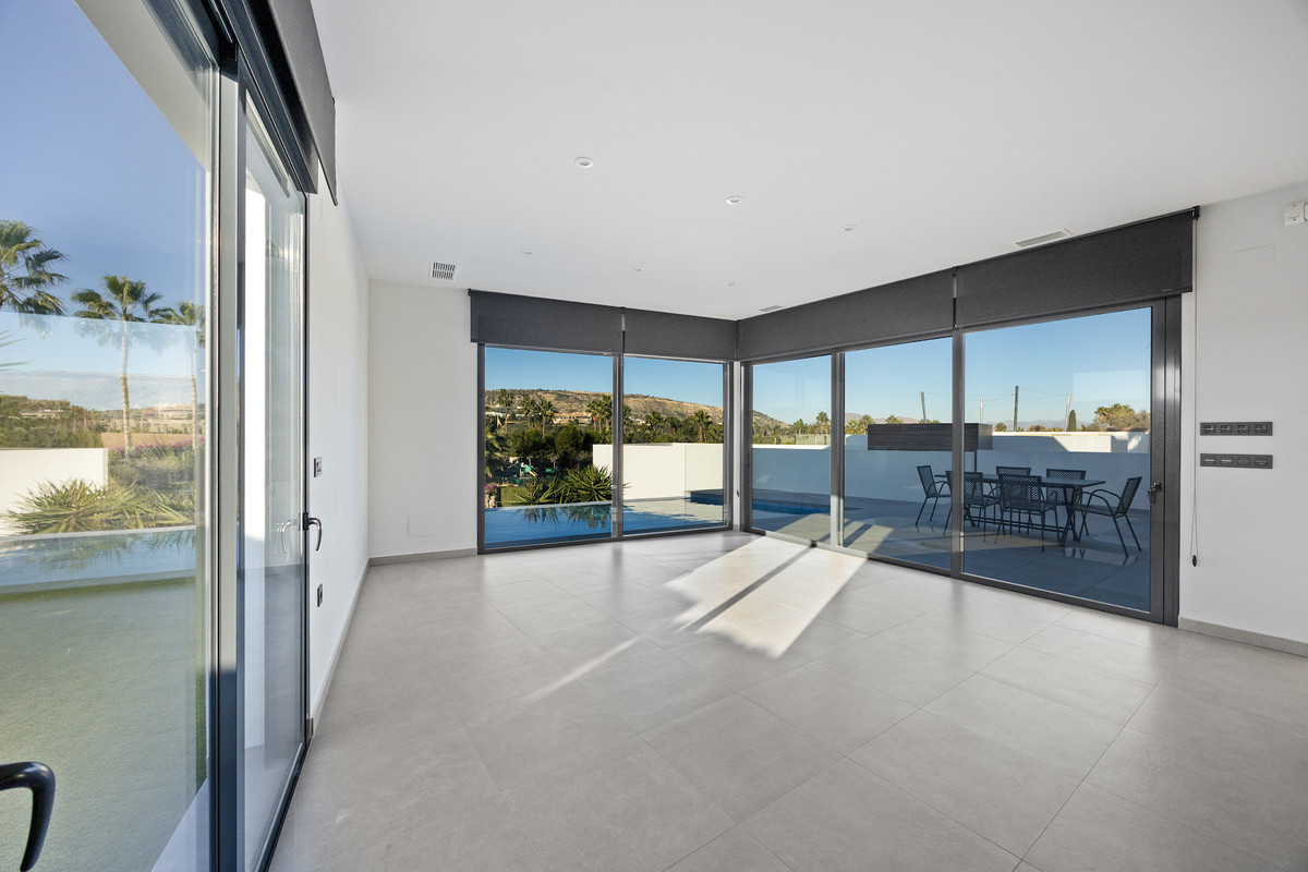 For sale - 4 Bedroom 3 Bathroom House - Detached Villa in Algorfa - La Finca Golf  - Alicante