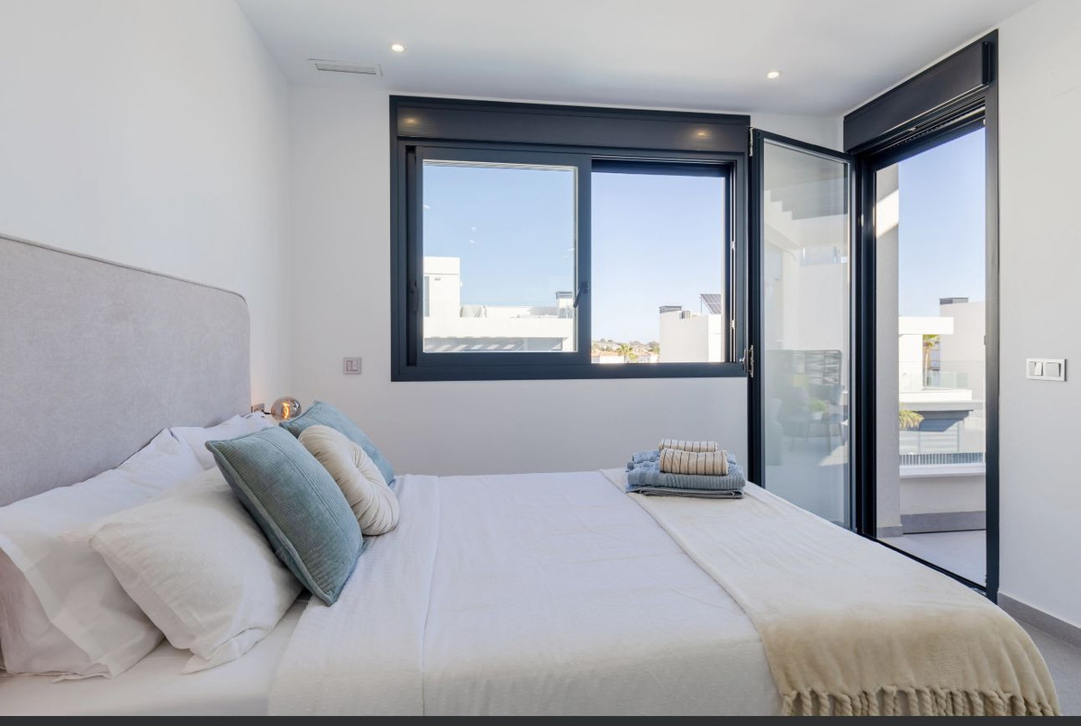 For sale - 3 Bedroom 2 Bathroom House - Detached Villa in Algorfa - La Finca Golf  - Alicante