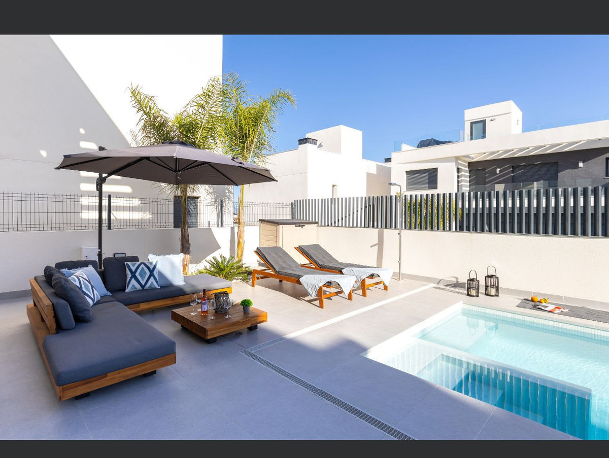 For sale - 3 Bedroom 2 Bathroom House - Detached Villa in Algorfa - La Finca Golf  - Alicante