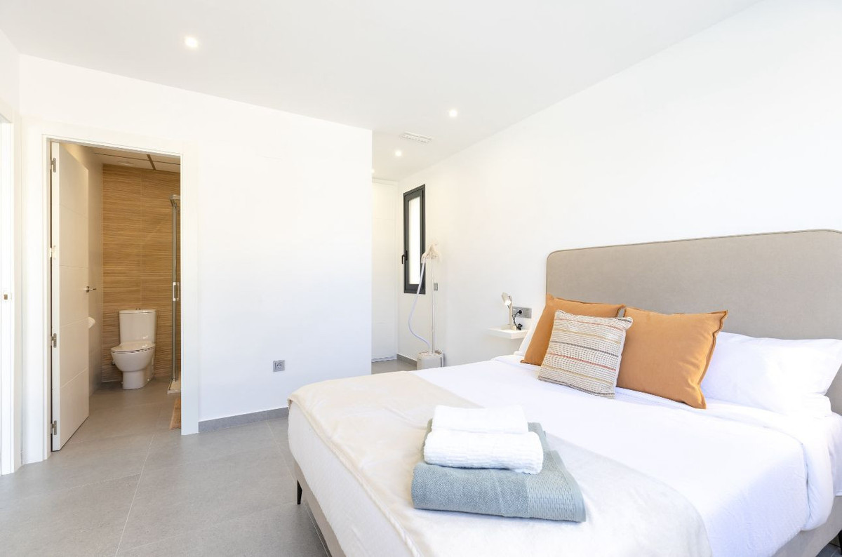 For sale - 3 Bedroom 2 Bathroom House - Detached Villa in Algorfa - La Finca Golf  - Alicante