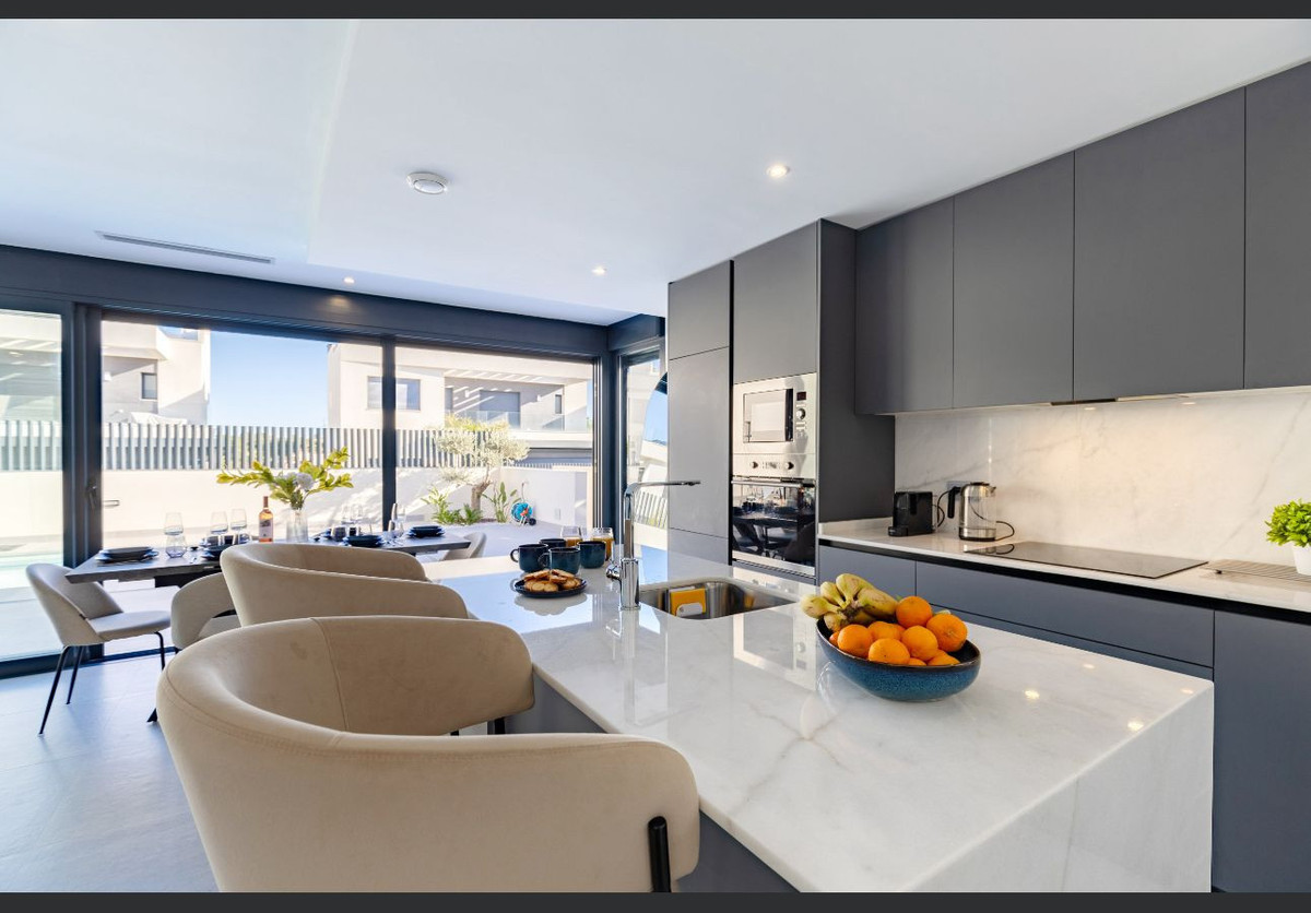 For sale - 3 Bedroom 2 Bathroom House - Detached Villa in Algorfa - La Finca Golf  - Alicante