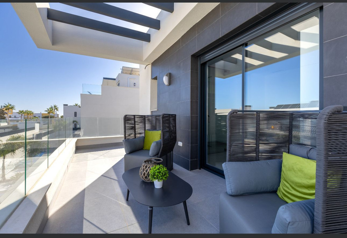 For sale - 3 Bedroom 2 Bathroom House - Detached Villa in Algorfa - La Finca Golf  - Alicante