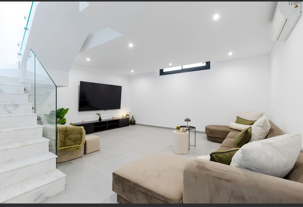 For sale - 3 Bedroom 2 Bathroom House - Detached Villa in Algorfa - La Finca Golf  - Alicante