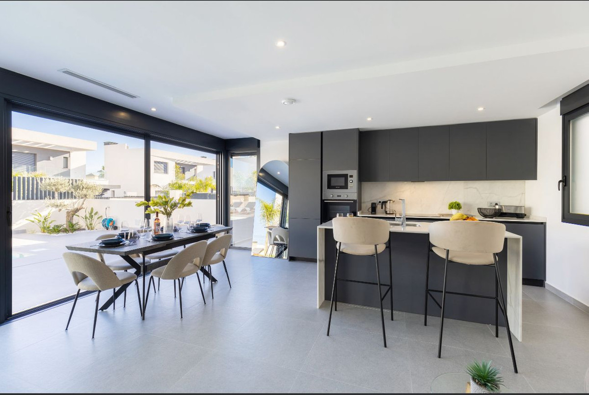 For sale - 3 Bedroom 2 Bathroom House - Detached Villa in Algorfa - La Finca Golf  - Alicante