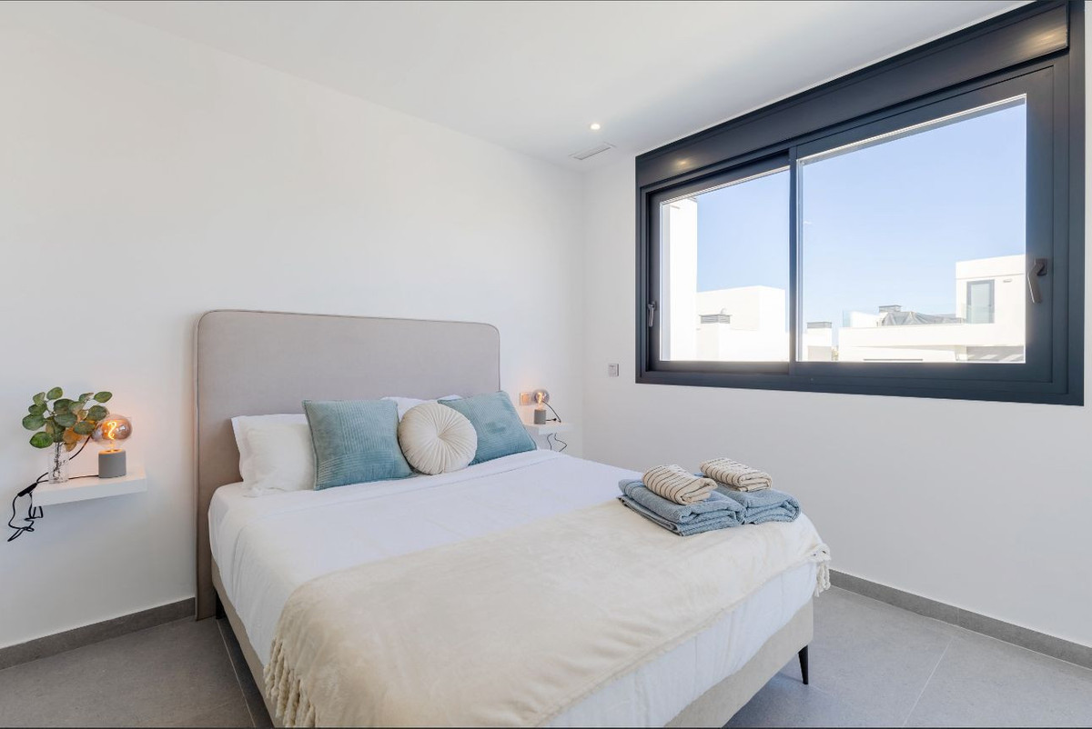 For sale - 3 Bedroom 2 Bathroom House - Detached Villa in Algorfa - La Finca Golf  - Alicante