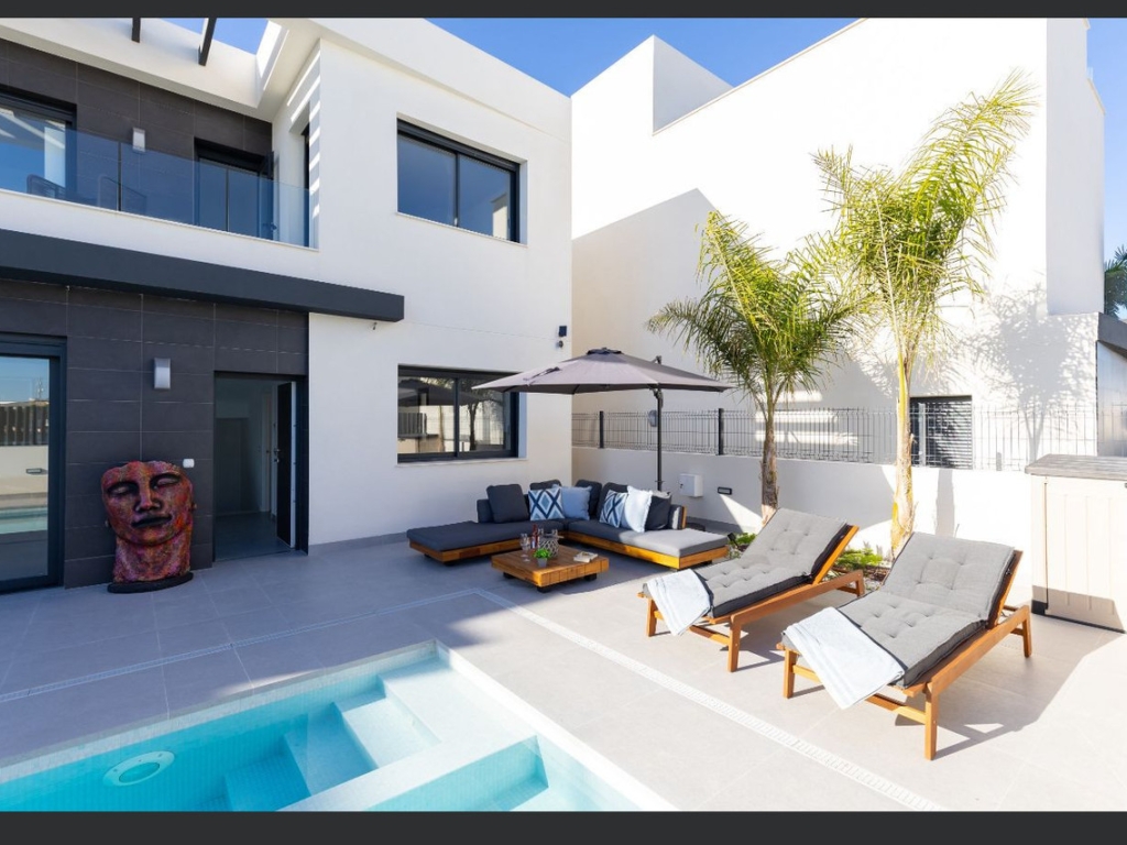 3 Bedroom 2 Bathroom House - Detached Villa in Algorfa