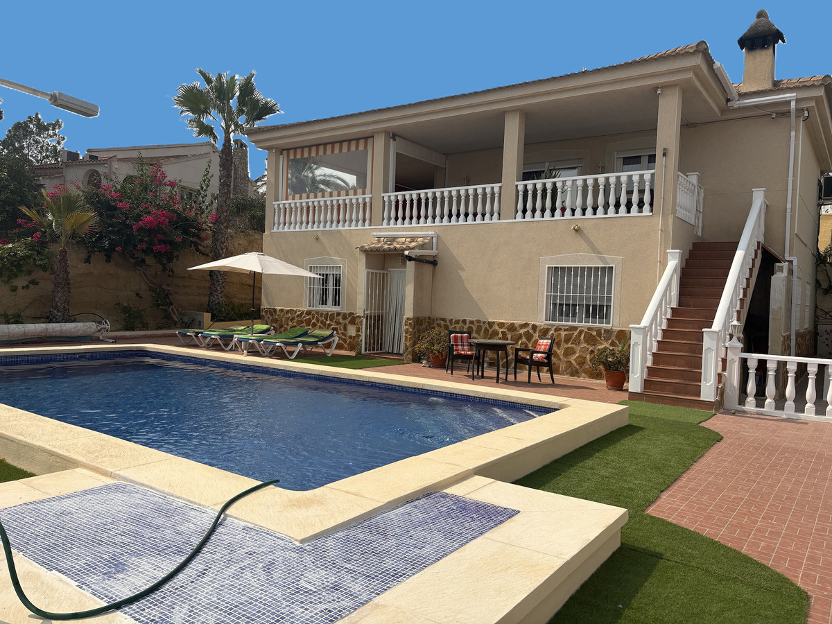 For sale - 3 Bedroom 2 Bathroom House - Detached Villa in Algorfa - Algorfa Centro  - Alicante