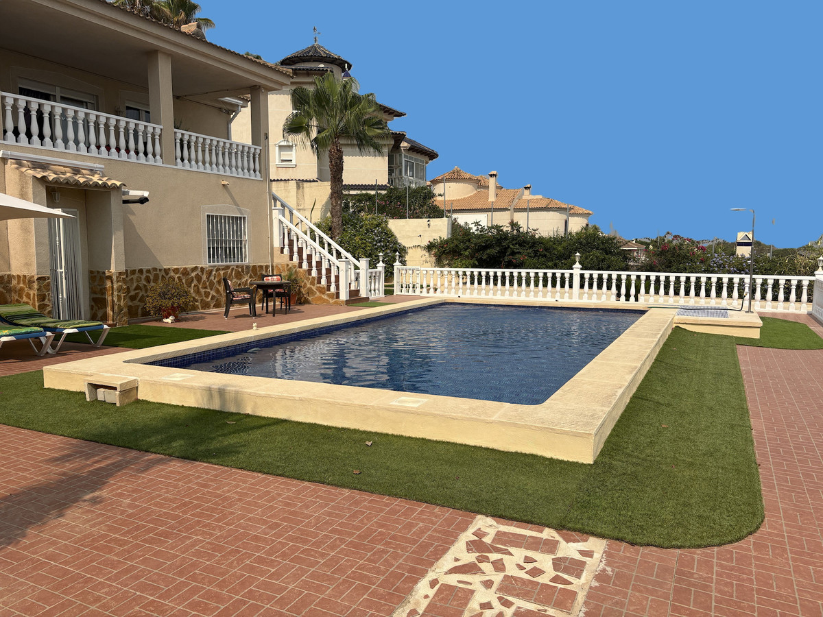 For sale - 3 Bedroom 2 Bathroom House - Detached Villa in Algorfa - Algorfa Centro  - Alicante