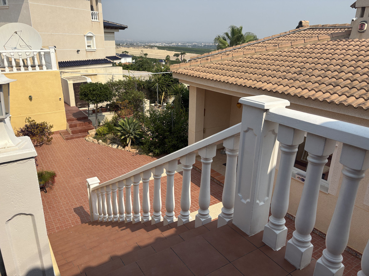 For sale - 3 Bedroom 2 Bathroom House - Detached Villa in Algorfa - Algorfa Centro  - Alicante