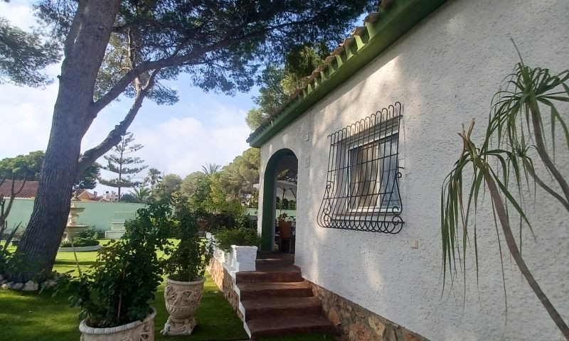 For sale - 3 Bedroom 3 Bathroom House - Detached Villa in Orihuela - Orihuela Costa  - Alicante