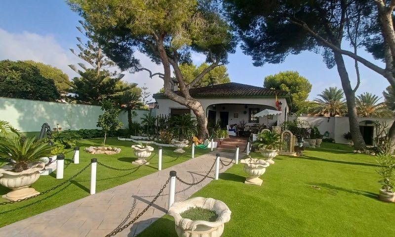 For sale - 3 Bedroom 3 Bathroom House - Detached Villa in Orihuela - Orihuela Costa  - Alicante