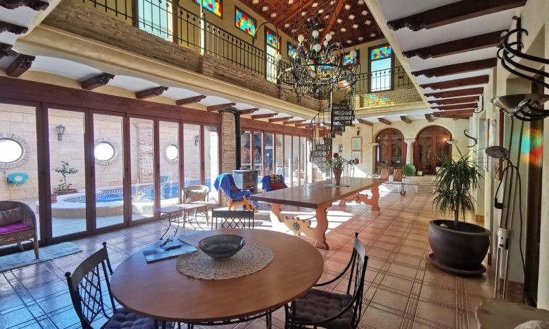 For sale - 4 Bedroom 4 Bathroom House - Detached Villa in Orihuela - Orihuela Centro  - Alicante