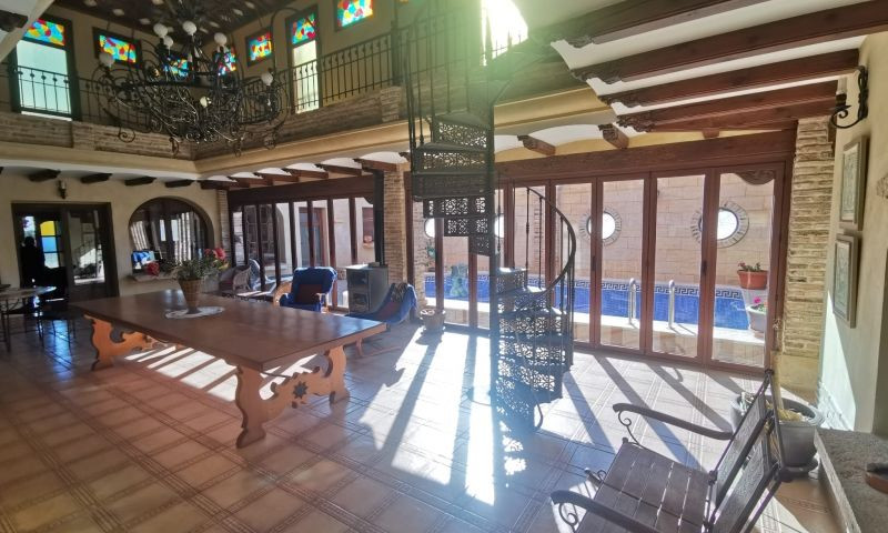 For sale - 4 Bedroom 4 Bathroom House - Detached Villa in Orihuela - Orihuela Centro  - Alicante