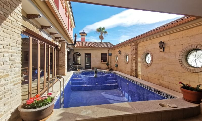 For sale - 4 Bedroom 4 Bathroom House - Detached Villa in Orihuela - Orihuela Centro  - Alicante