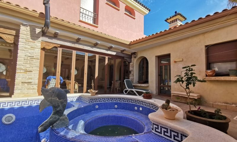 For sale - 4 Bedroom 4 Bathroom House - Detached Villa in Orihuela - Orihuela Centro  - Alicante