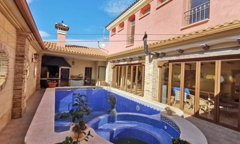 For sale - 4 Bedroom 4 Bathroom House - Detached Villa in Orihuela - Orihuela Centro  - Alicante