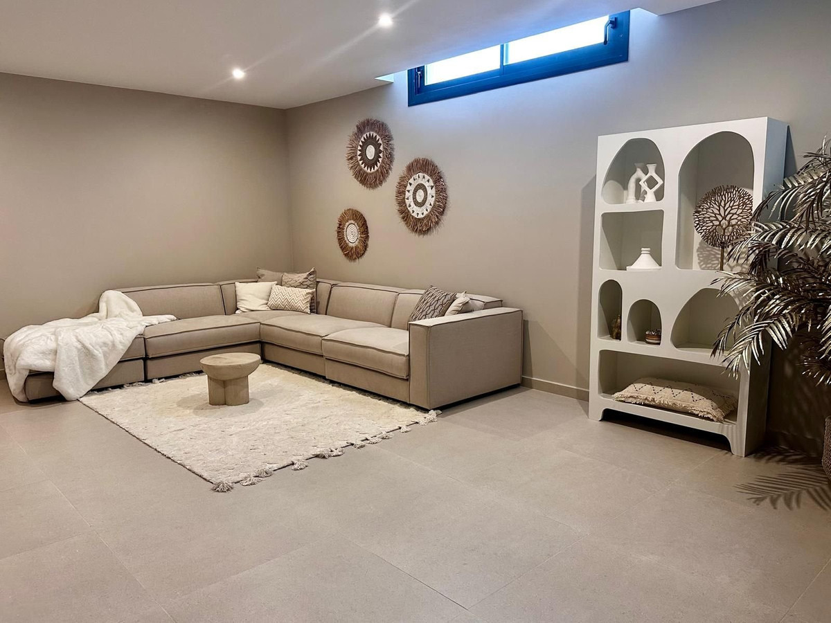 For sale - 5 Bedroom 4 Bathroom House - Detached Villa in Algorfa - La Finca Golf  - Alicante