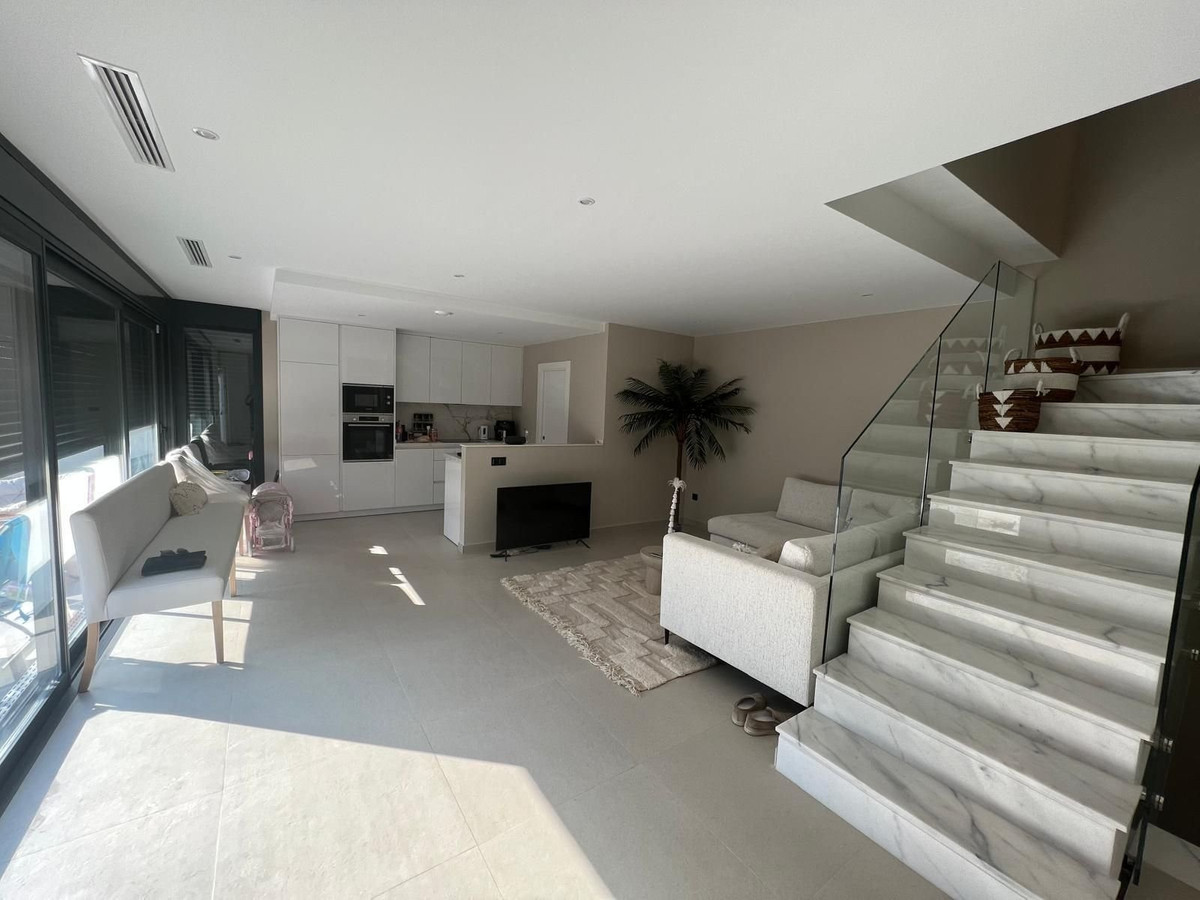 For sale - 5 Bedroom 4 Bathroom House - Detached Villa in Algorfa - La Finca Golf  - Alicante