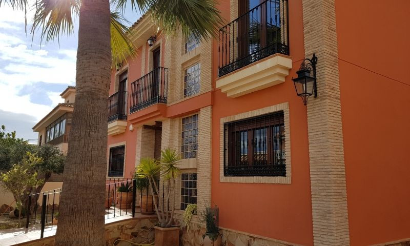 For sale - 4 Bedroom 3 Bathroom House - Detached Villa in Torrevieja - Torrevieja Centro  - Alicante