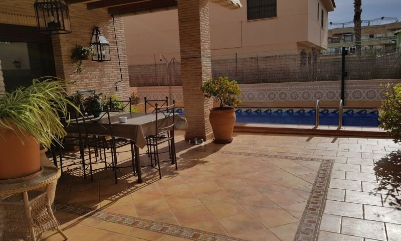 For sale - 4 Bedroom 3 Bathroom House - Detached Villa in Torrevieja - Torrevieja Centro  - Alicante