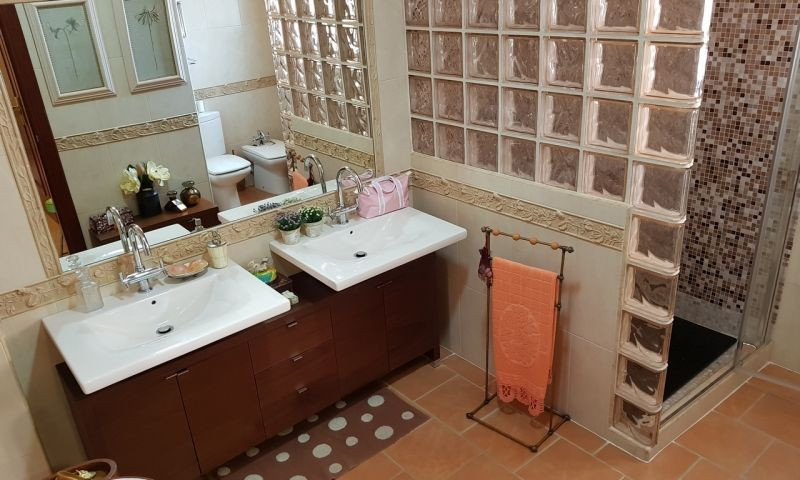 For sale - 4 Bedroom 3 Bathroom House - Detached Villa in Torrevieja - Torrevieja Centro  - Alicante