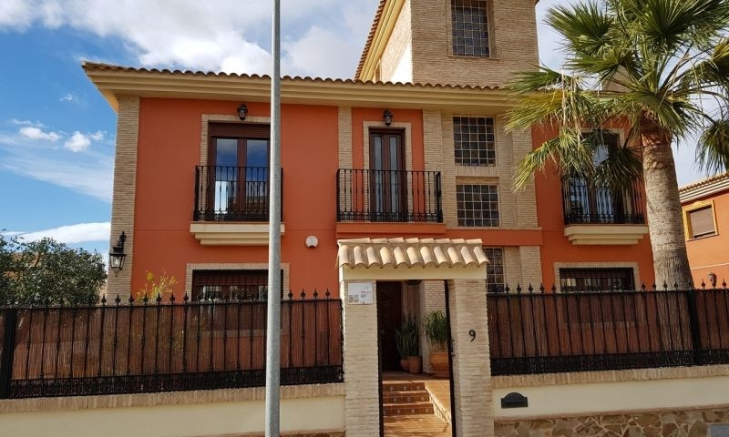 4 Bedroom 3 Bathroom House - Detached Villa in Torrevieja