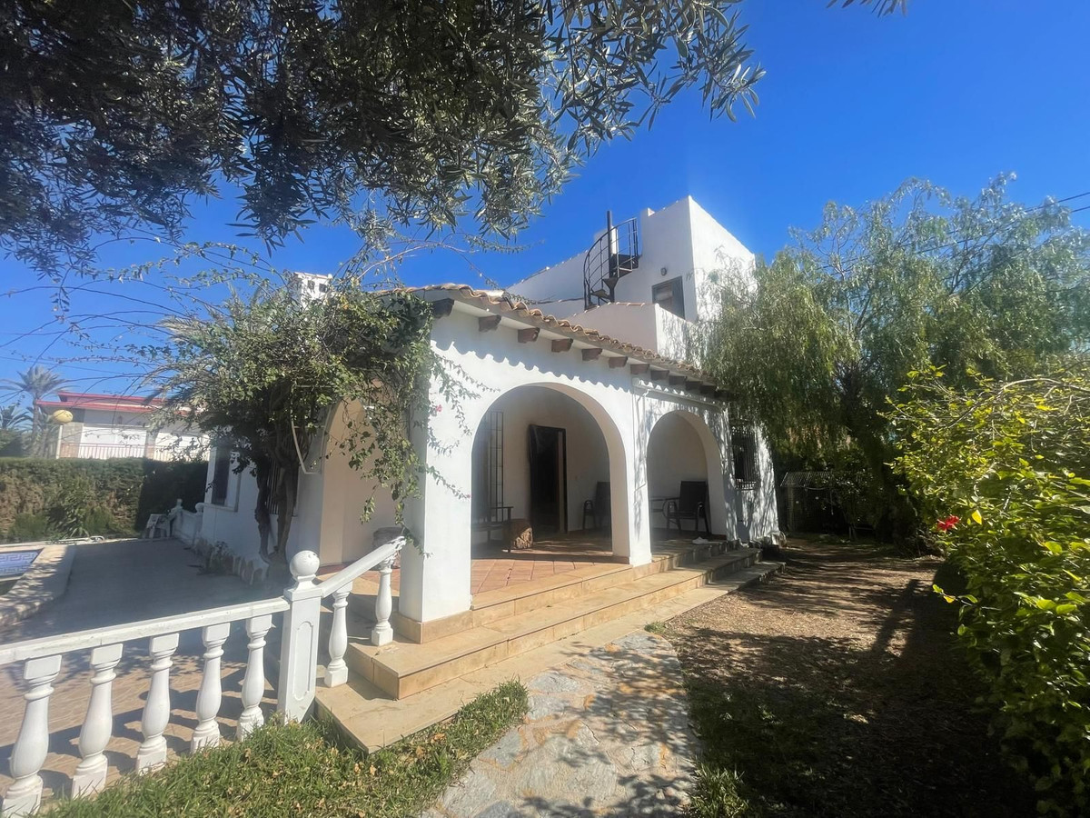 For sale - 4 Bedroom 3 Bathroom House - Detached Villa in Orihuela - Cabo Roig  - Alicante