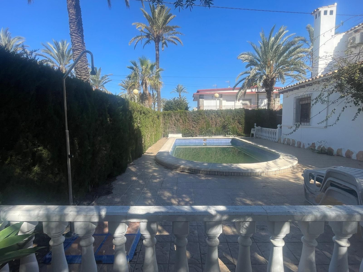 For sale - 4 Bedroom 3 Bathroom House - Detached Villa in Orihuela - Cabo Roig  - Alicante