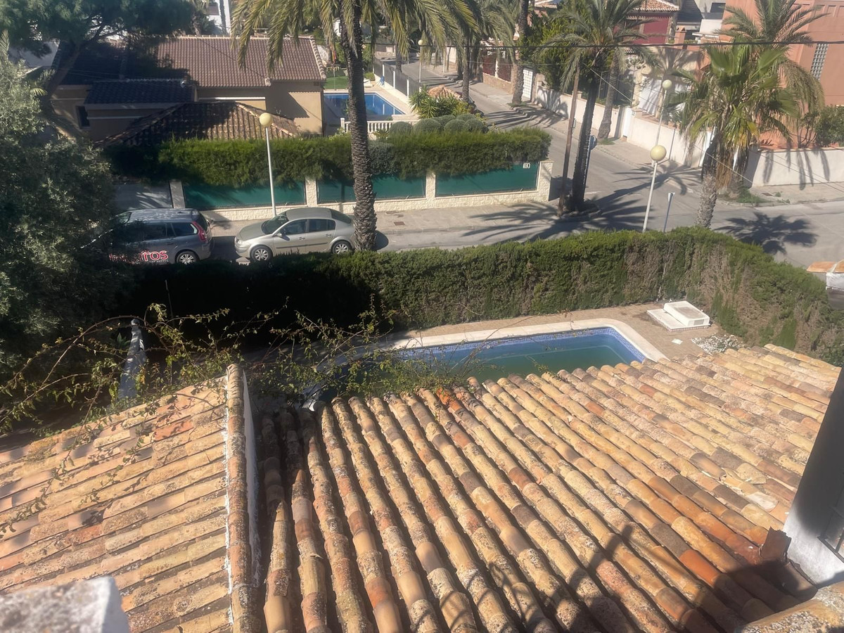 For sale - 4 Bedroom 3 Bathroom House - Detached Villa in Orihuela - Cabo Roig  - Alicante