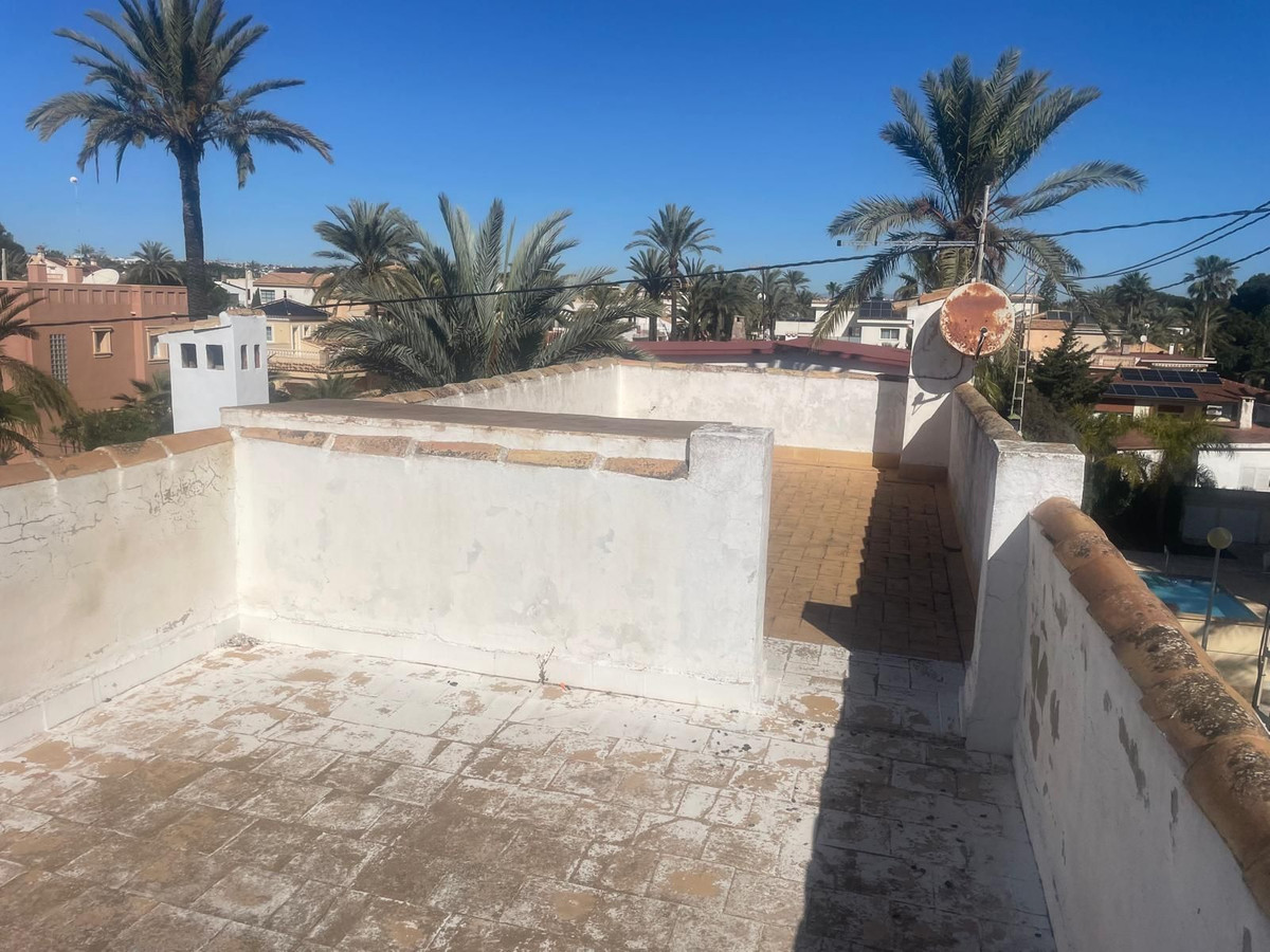 For sale - 4 Bedroom 3 Bathroom House - Detached Villa in Orihuela - Cabo Roig  - Alicante