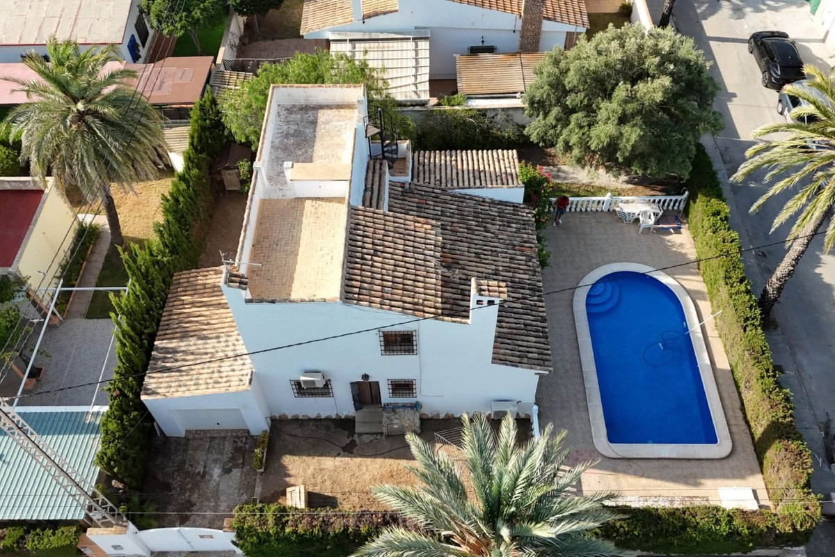 For sale - 4 Bedroom 3 Bathroom House - Detached Villa in Orihuela - Cabo Roig  - Alicante