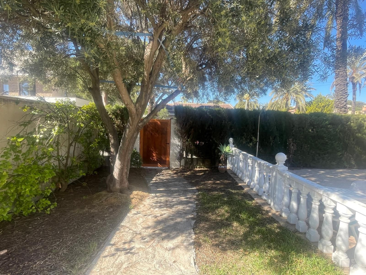 For sale - 4 Bedroom 3 Bathroom House - Detached Villa in Orihuela - Cabo Roig  - Alicante