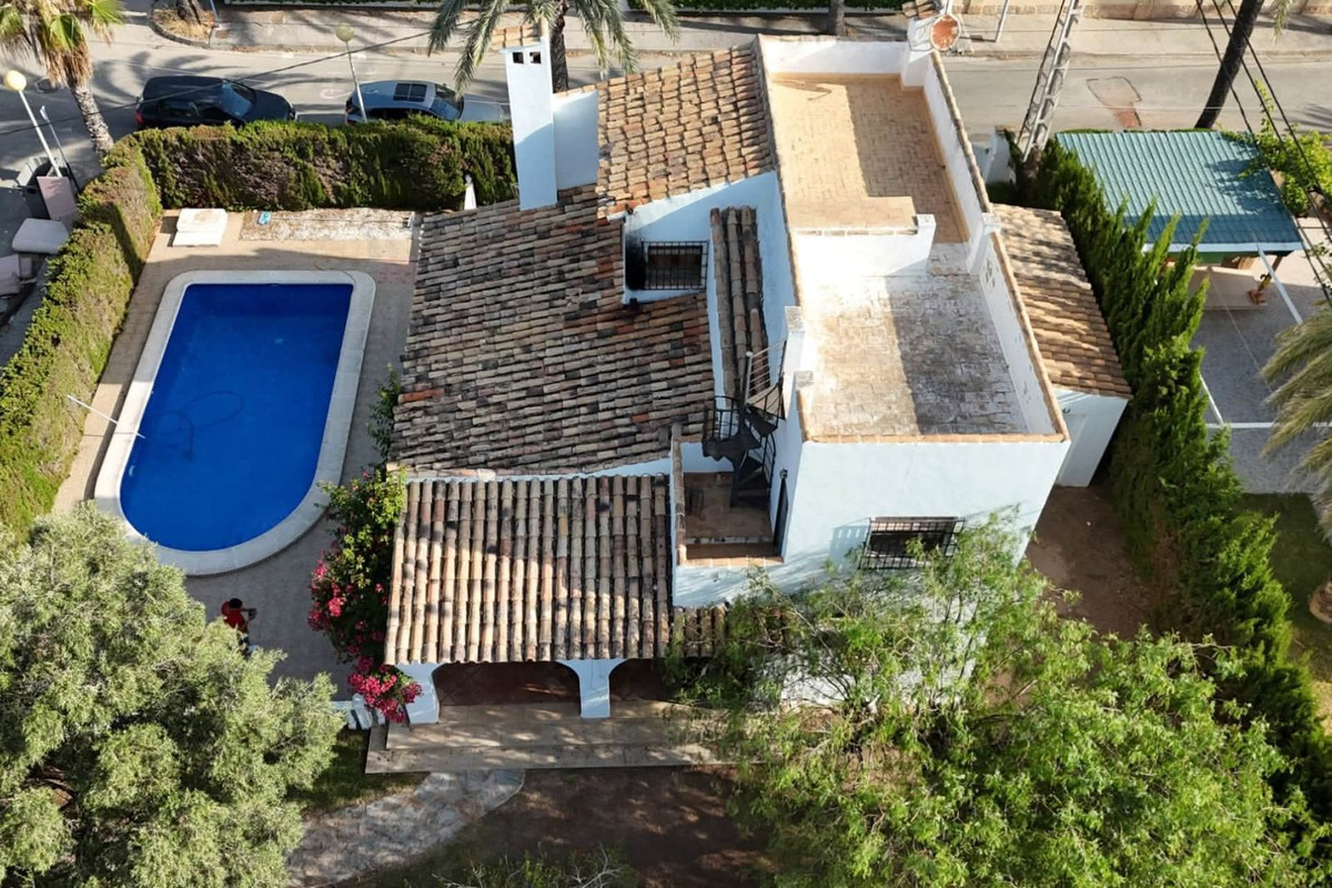 For sale - 4 Bedroom 3 Bathroom House - Detached Villa in Orihuela - Cabo Roig  - Alicante
