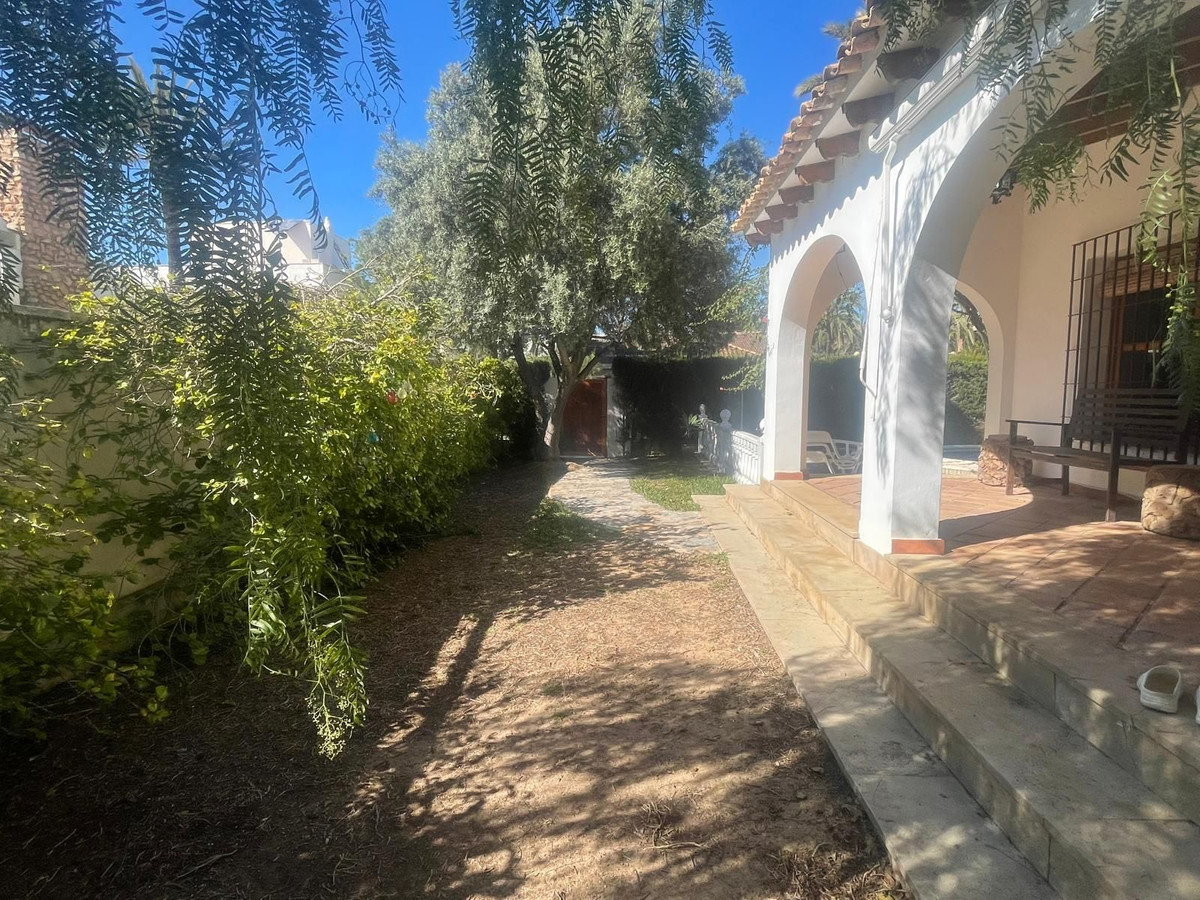 For sale - 4 Bedroom 3 Bathroom House - Detached Villa in Orihuela - Cabo Roig  - Alicante