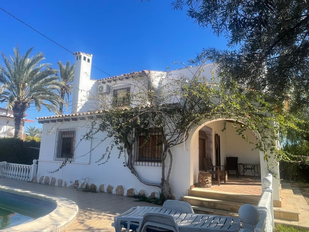 4 Bedroom 3 Bathroom House - Detached Villa in Orihuela