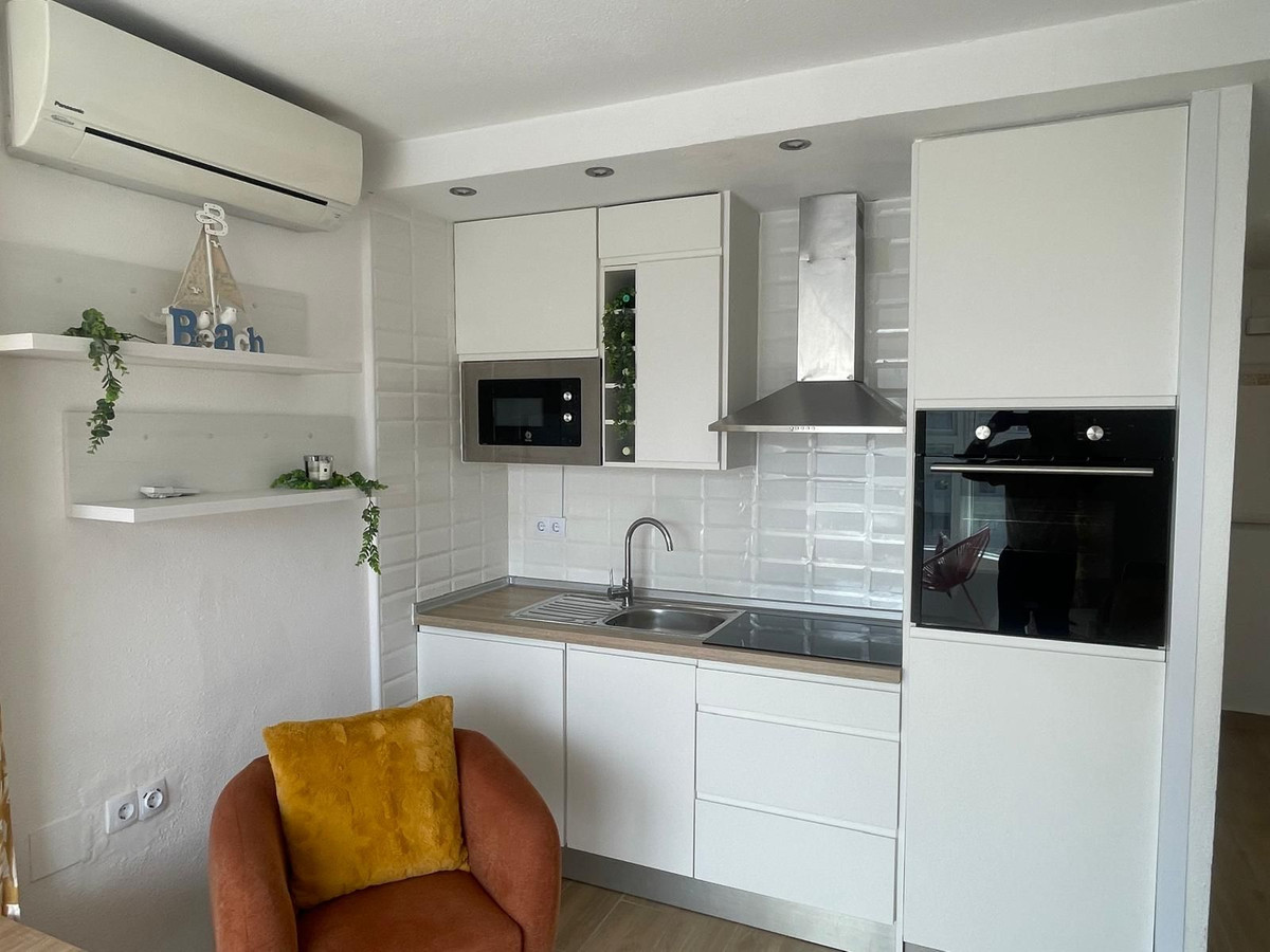 For sale - 1 Bathroom Apartment - Middle Floor Studio in Torrevieja - La Mata  - Alicante