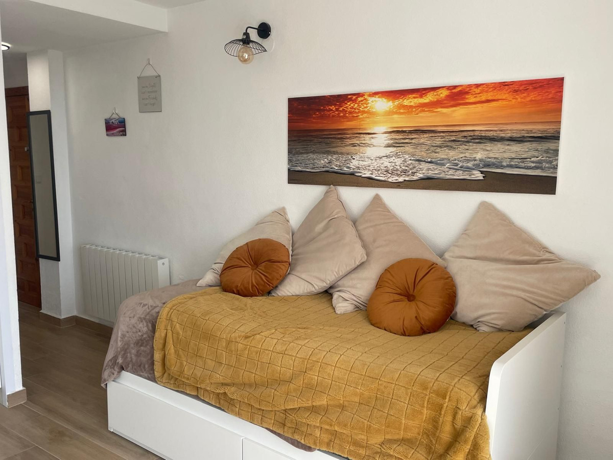 For sale - 1 Bathroom Apartment - Middle Floor Studio in Torrevieja - La Mata  - Alicante