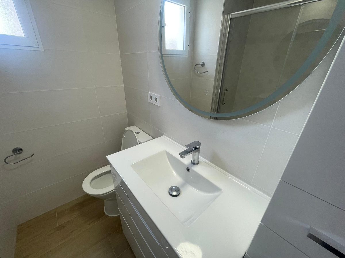 For sale - 1 Bathroom Apartment - Middle Floor Studio in Torrevieja - La Mata  - Alicante