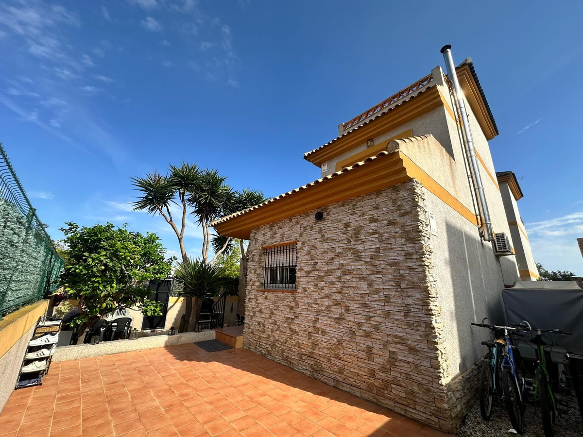 For sale - 3 Bedroom 3 Bathroom House - Detached Villa in Los Montesinos - Los Montesinos Centro  - Alicante