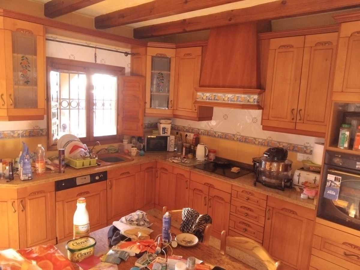 For sale - 5 Bedroom 3 Bathroom House - Detached Villa in Dolores - Dolores Centro  - Alicante